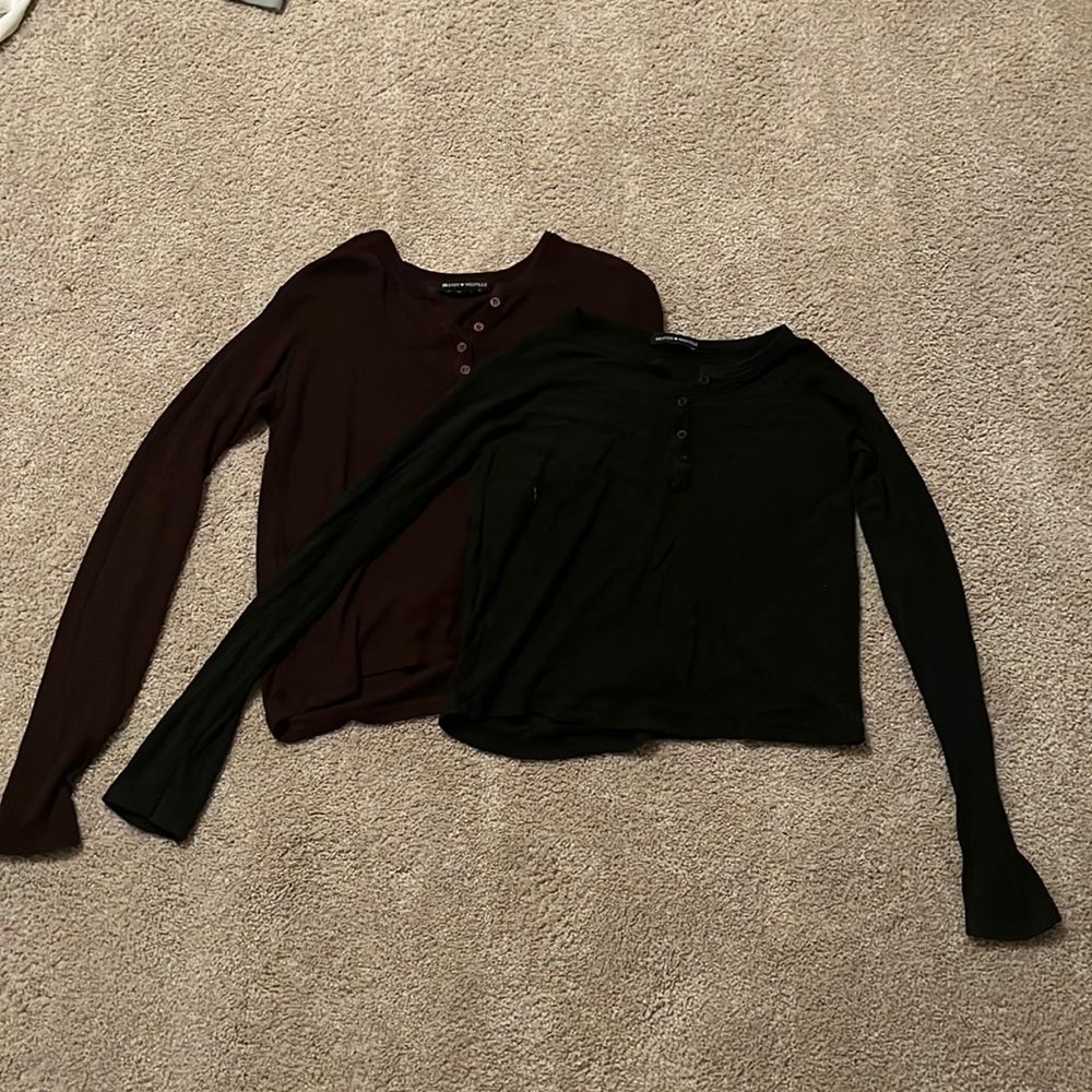 2 Brandy Melville long sleeves in good condition!